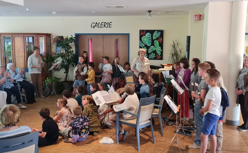 Waldorfschüler musizieren für unsere Bewohner*innen
