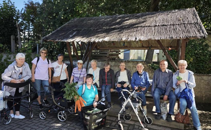 Ausfahrt zum Gemüsebauern Leuben mit den Tagesgästen der Ossietzkystraße