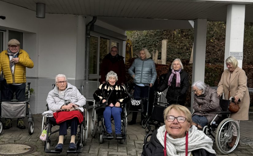 Besuch der Weihnachtsfeier in der Evangelischen Friedenskirche