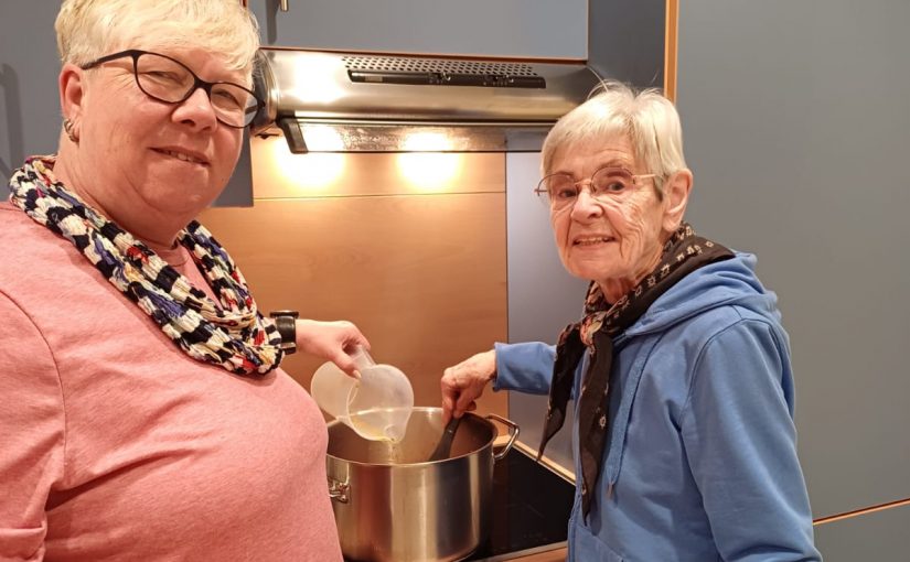 Kochen wie früher: Wenn der Duft von frischem Eintopf die Tagespflege erfüllt