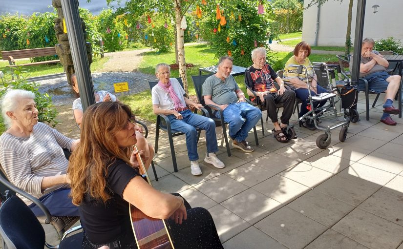 Musikalischer Sommerbeginn im Garten