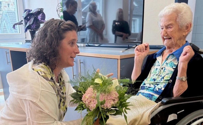 Ein ganz besonderer Ehrentag im Senioren-Park: Frau Hänig feiert ihren 100. Geburtstag