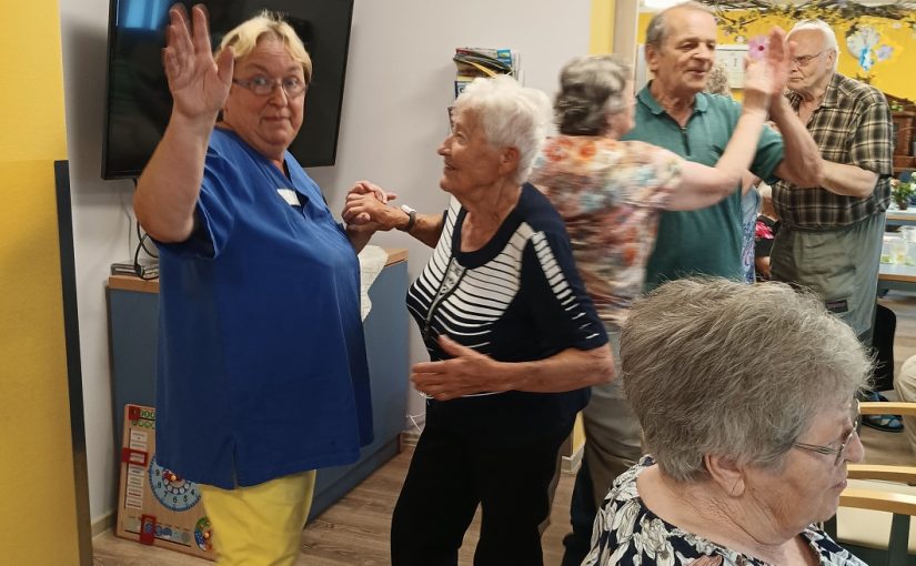 Schwungvoller Nachmittag beim Tanzcafé