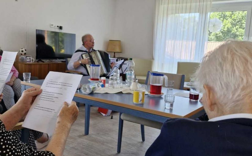Akkordeonklänge entführen Gäste in alte Zeiten