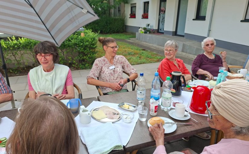 Frühstück unter freiem Himmel